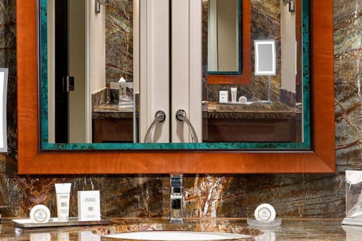 Bathroom sink
